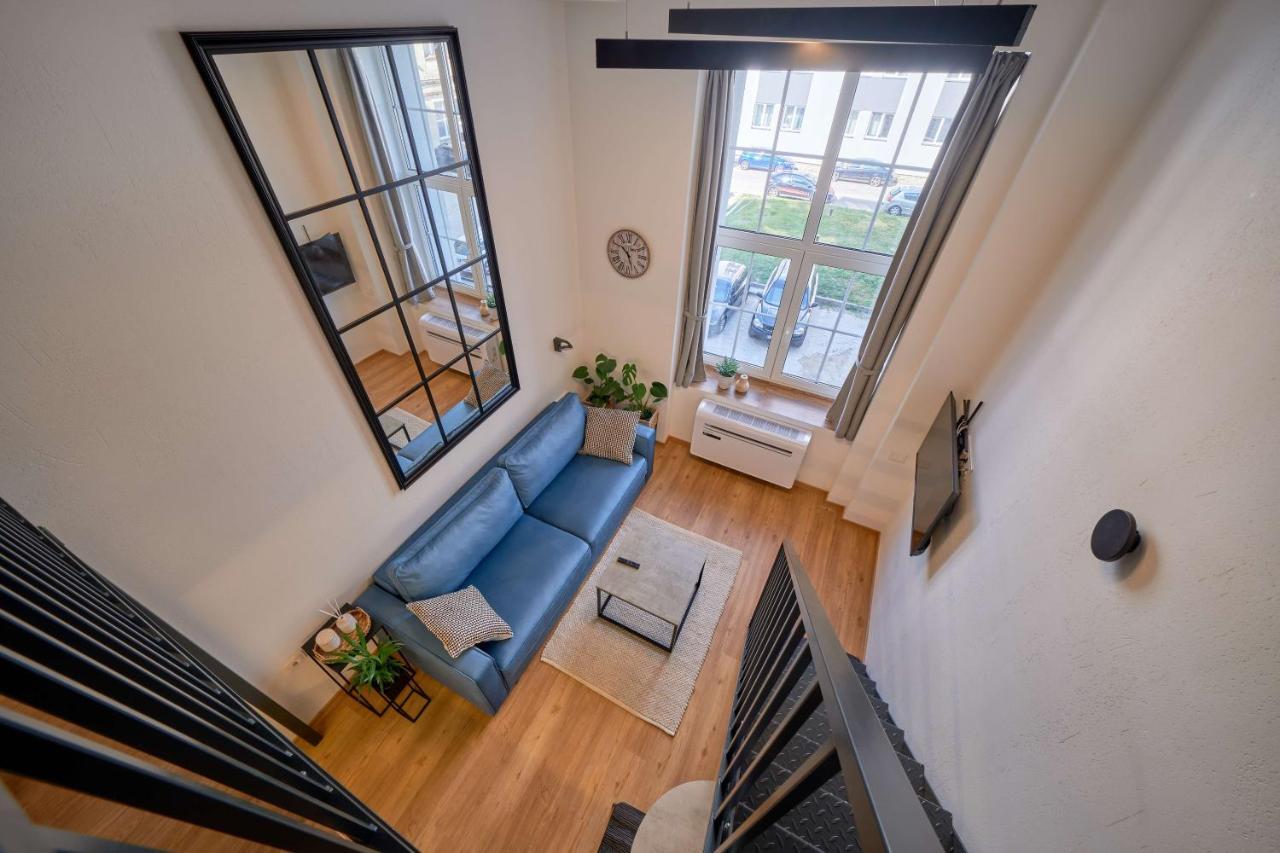 Queen Barbora Central Lofts Kaunas Bagian luar foto