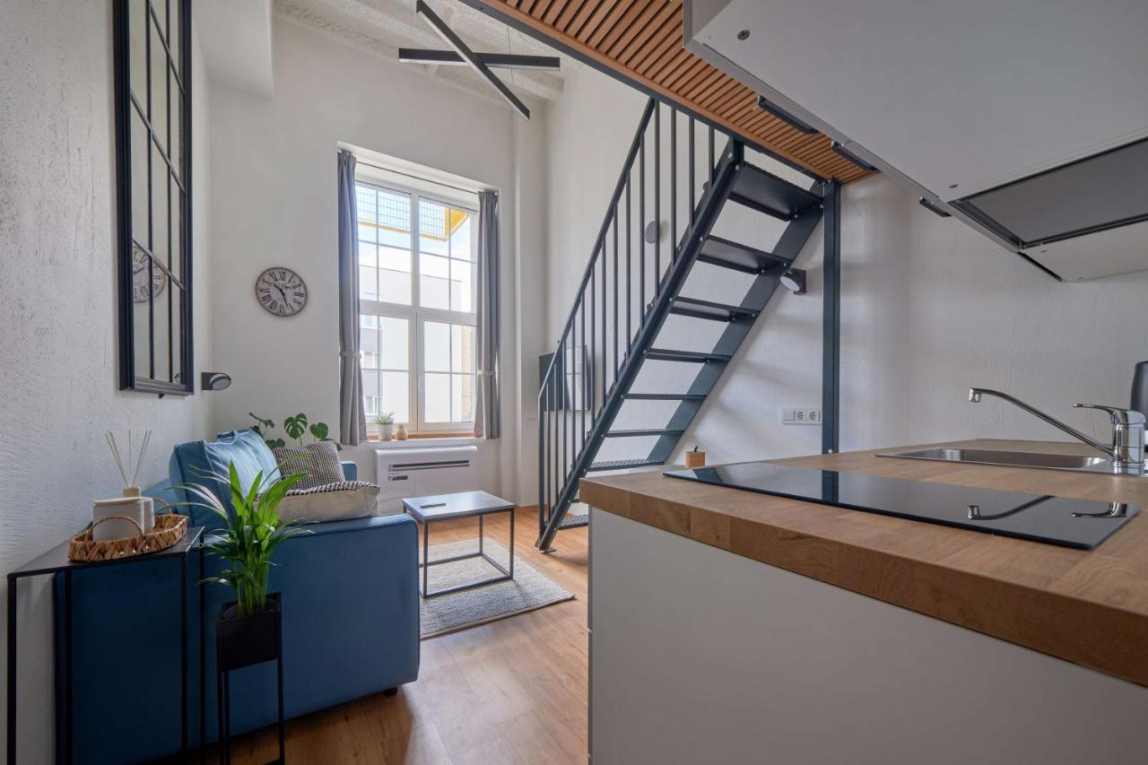 Queen Barbora Central Lofts Kaunas Bagian luar foto