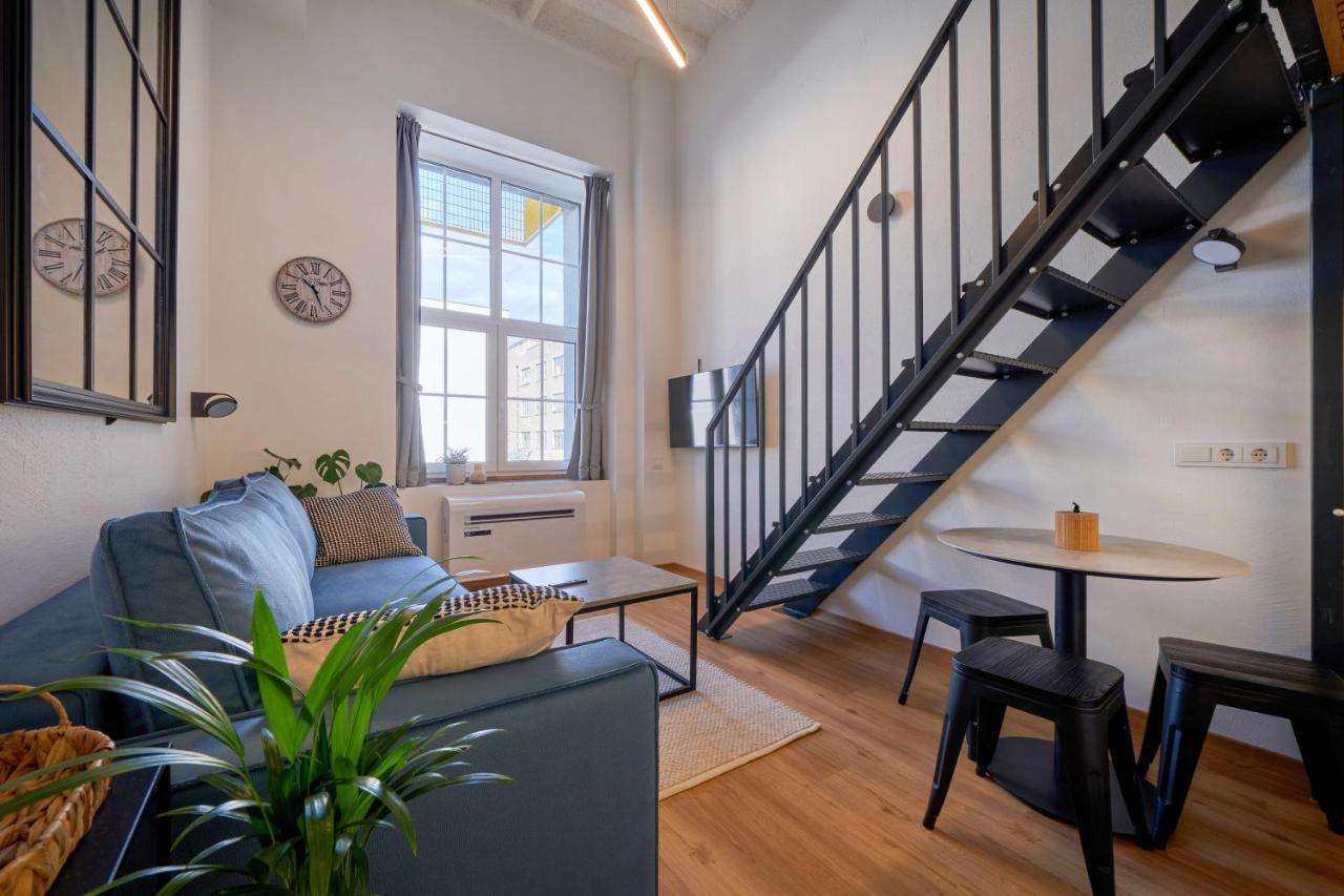 Queen Barbora Central Lofts Kaunas Bagian luar foto