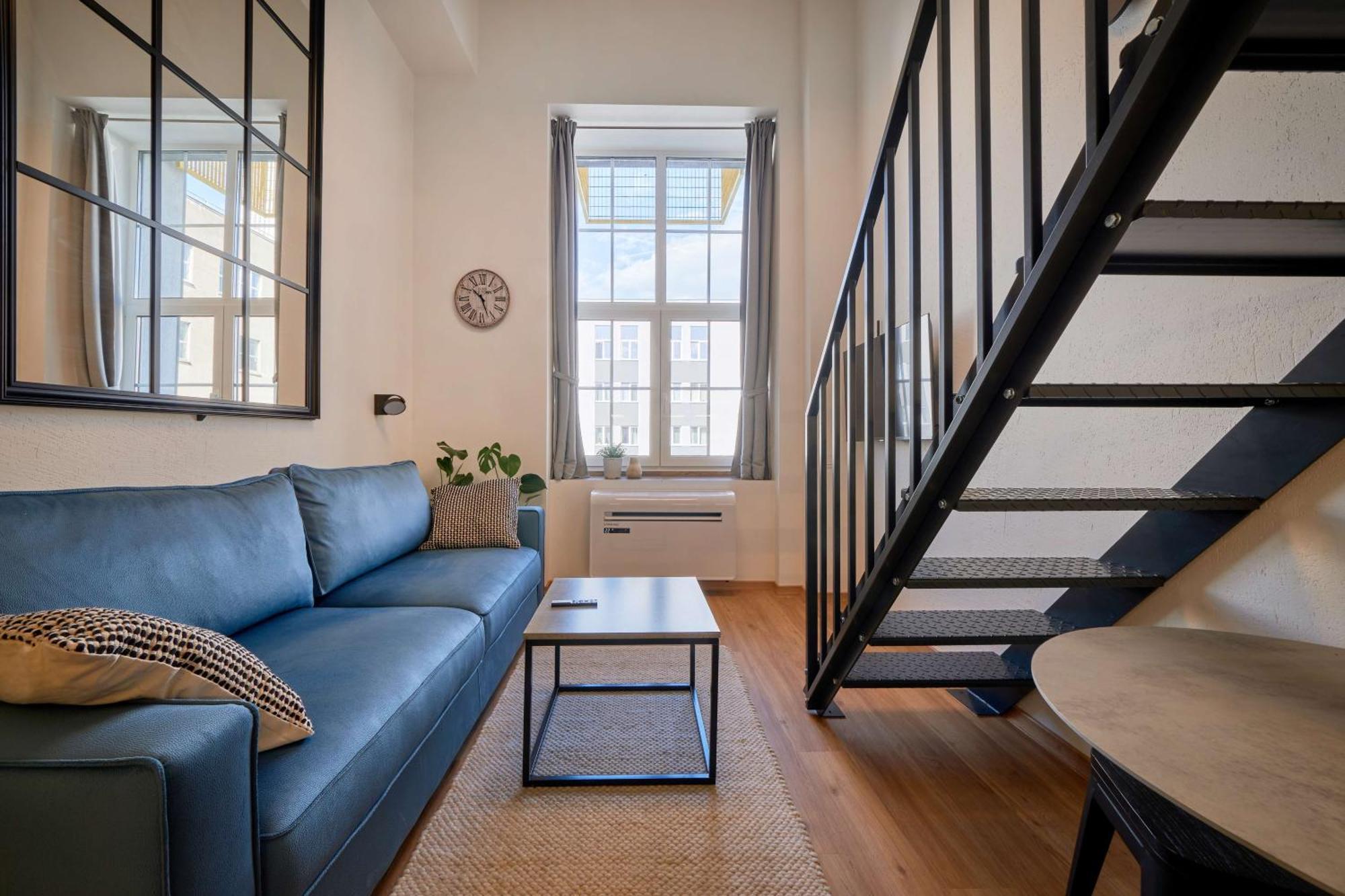 Queen Barbora Central Lofts Kaunas Bagian luar foto